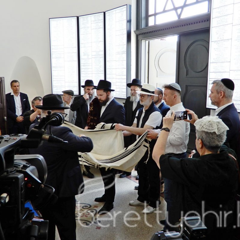 Átadták a felújított zsinagógát 59